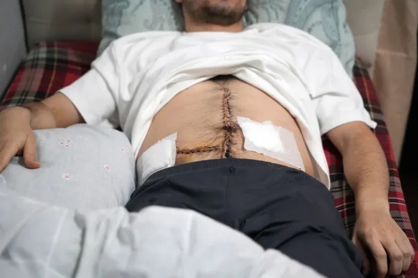 Yardım Etmek İsterken 6 Yerinden Bıçaklandı! 'Ailemi Tehdit Ediyorlar'